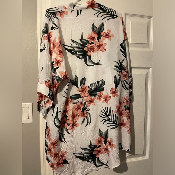 Robe/beach cover-up with floral design - Picture 2 of 2